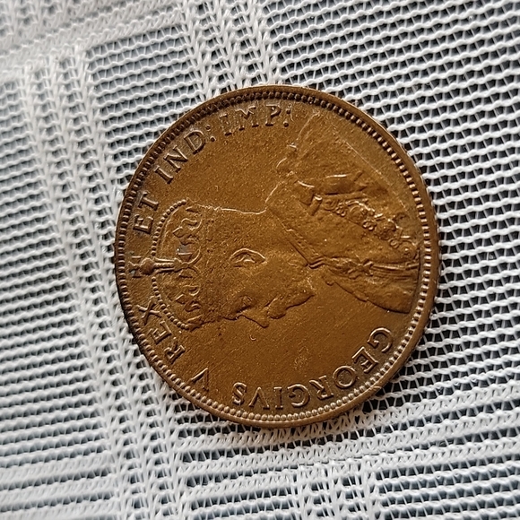 Love Token with Engraved Initials HEG on Vintage Foreign Coin - Picture 2 of 4